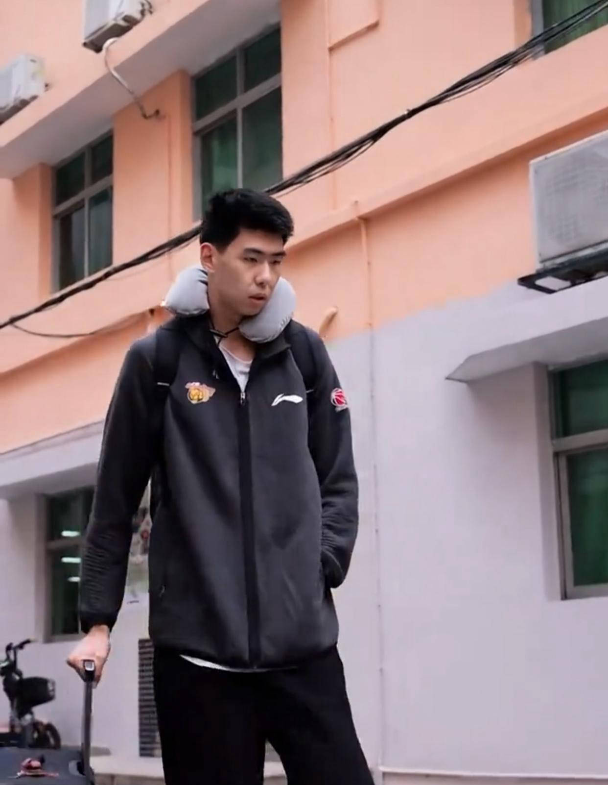 半岛体育app下载官网-大战在即！球员们积极备战，迎接挑战的简单介绍